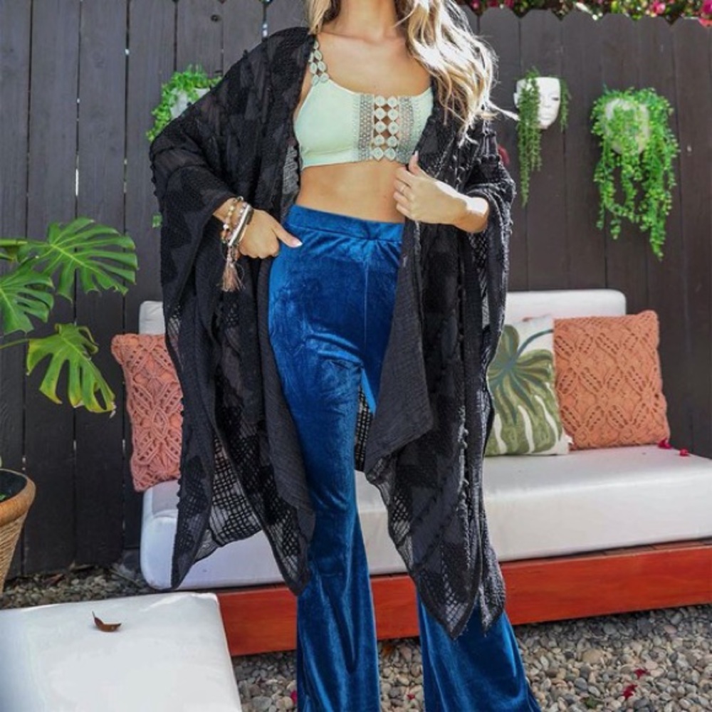 109. Embroidered Soft Bohemian oversized black duster cardigan kimono poncho - Picture 2 of 2
